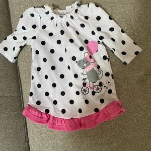Dress newborn